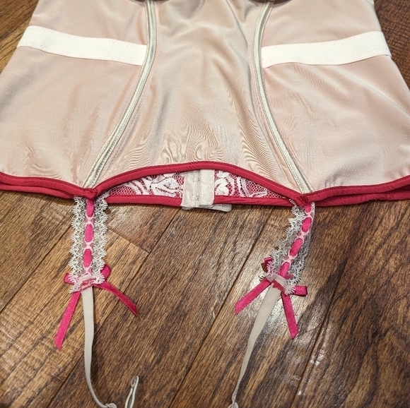 COQUETTE Plus Size Raspberry Lace floral Corset bustier, size 1x/2x - Picture 9 of 16